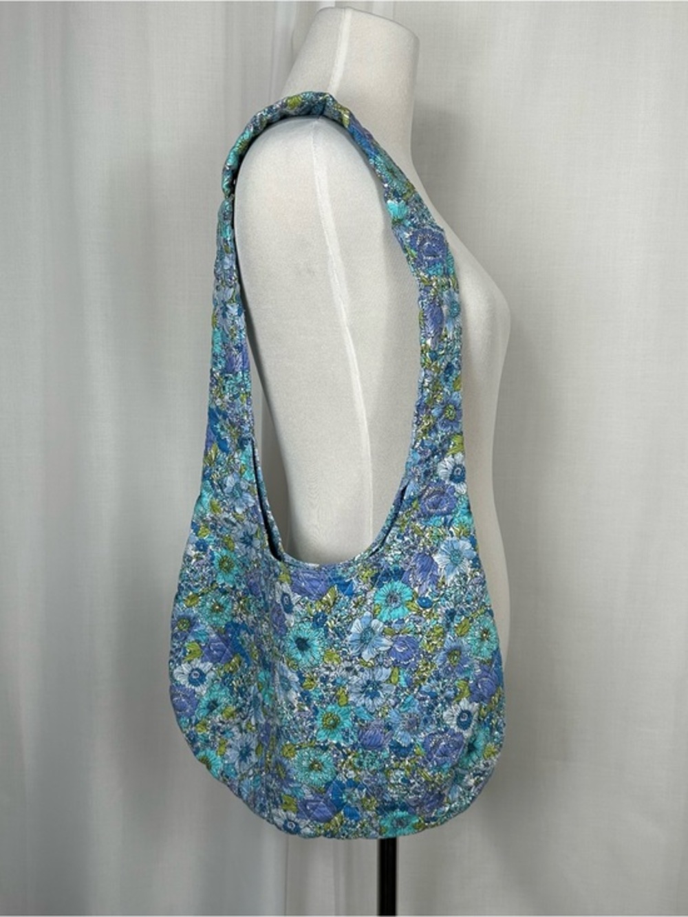 Quilted‎ Floral Hobo Sling Bag Purse Blue Boho Cloth Hippie Festival 70s Retro